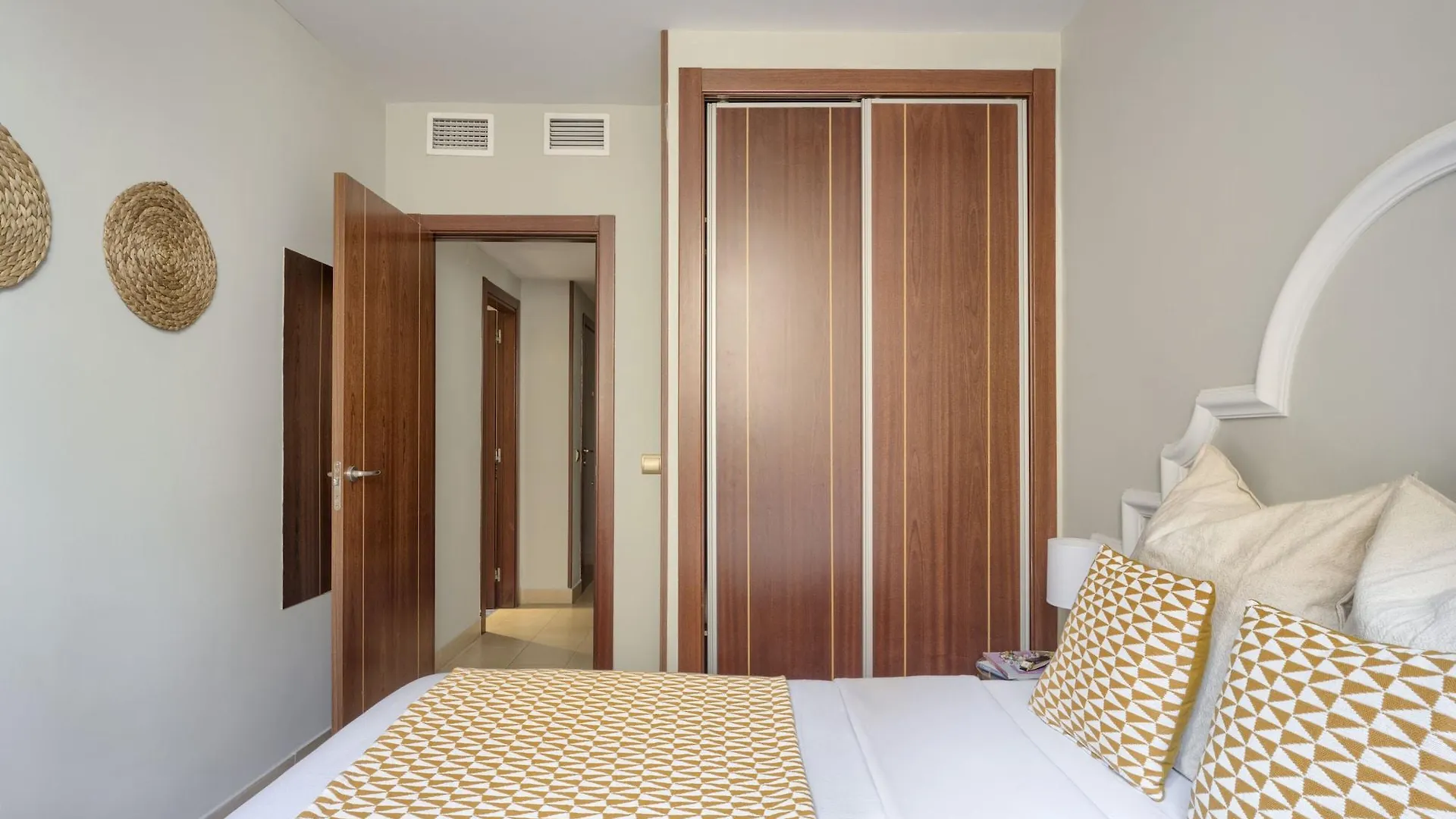 Oficentro Suites Apartaments Malaga
