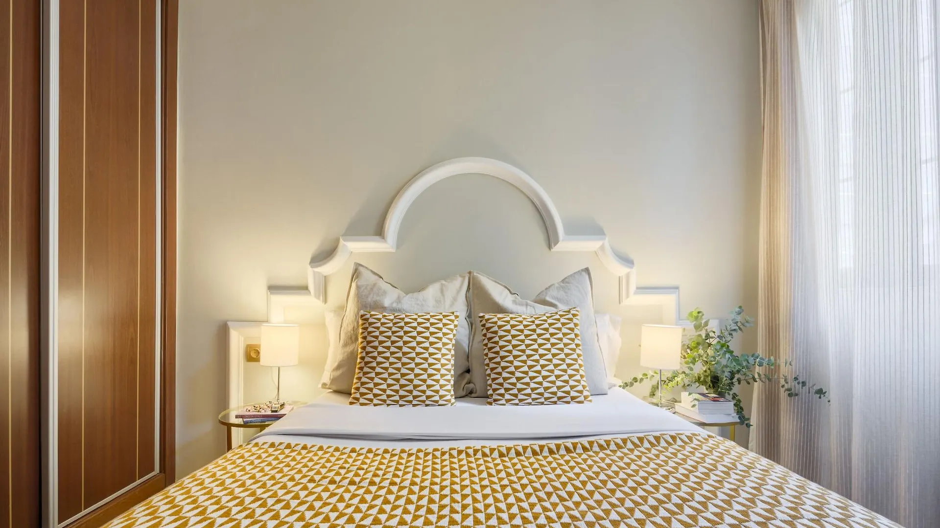Oficentro Suites Apartaments Malaga